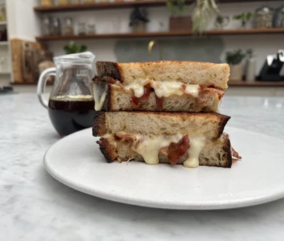 Grilled Cheese au havarti crémeux Castello® et bacon à l’érable