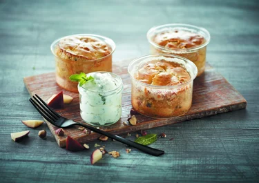 Soufflé med æbler, nødder og mynteflødeskum