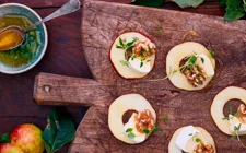 Honey apple rings with walnuts and Double Crème White