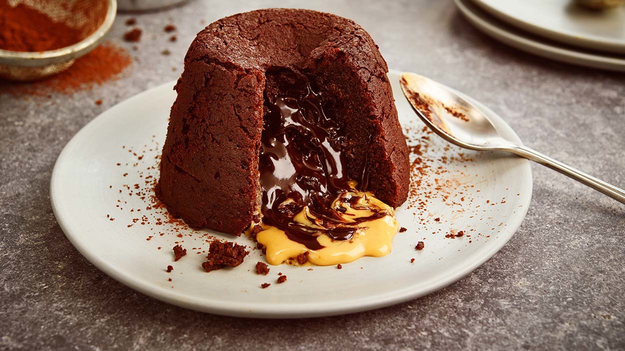 CHOCOLATE AND PEANUT BUTTER MOLTEN PUDDINGS