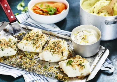 Pankobakad torsk med krossad potatis och kall citronsås