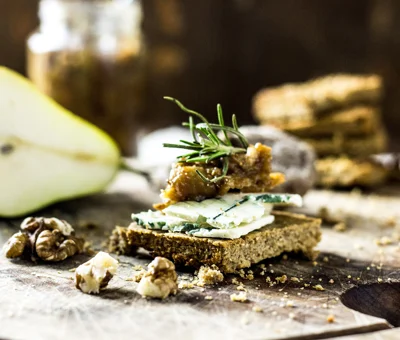 Walnut biscuits with pear-fig jam