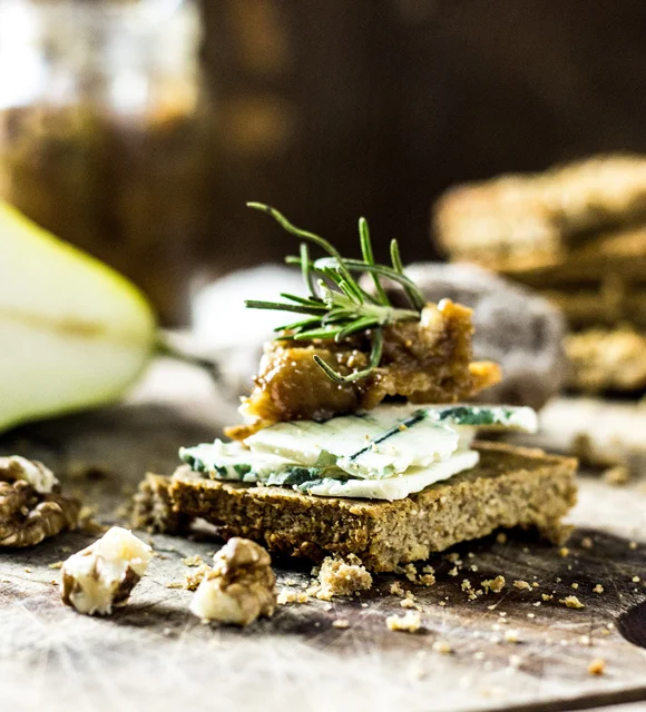 Walnut biscuits with pear-fig jam