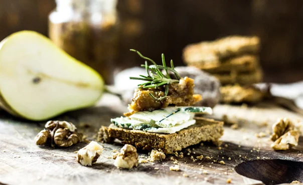 Walnut biscuits with pear-fig jam