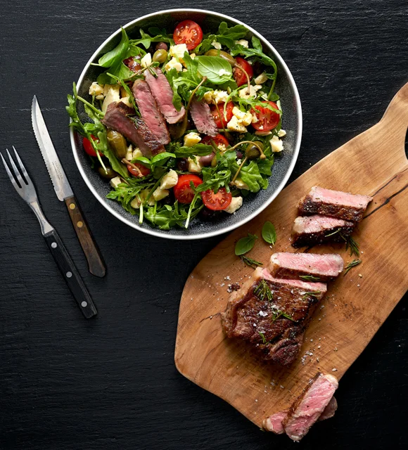 SALADE DE STEAK AVEC CHEDDAR EXTRA AFFINÉ CASTELLO