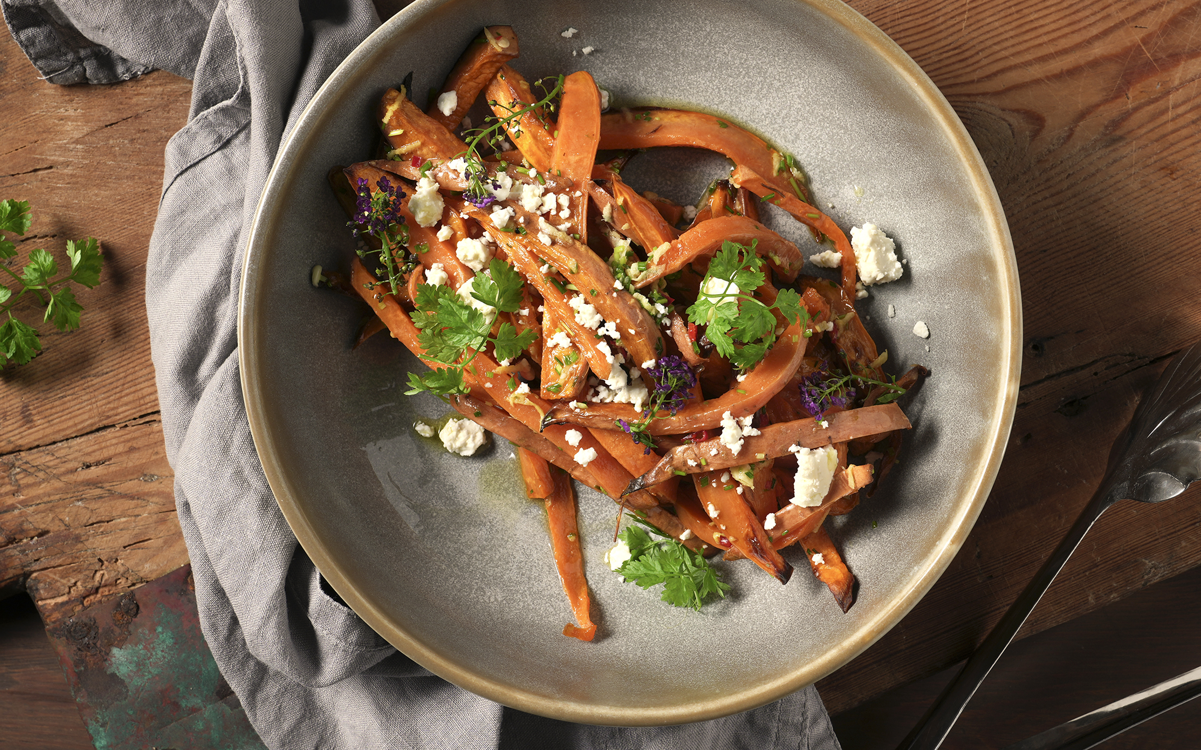 Pommes aus Süßkartoffeln in der Heißluftfritteuse | Arla - Rezept