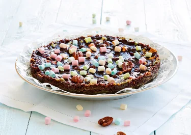 Kladdkaka med tranbär, pecannötter och minimarshmallows