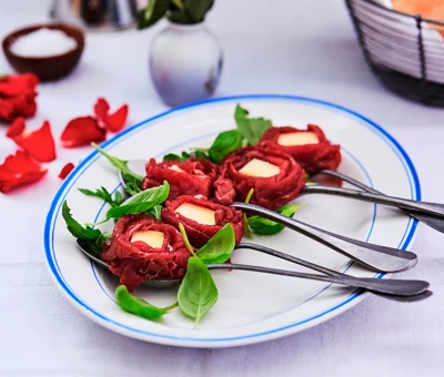 Carpaccio med basilikum og Aged Havarti