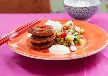 Asiatiska kycklingbiffar med krispig sallad