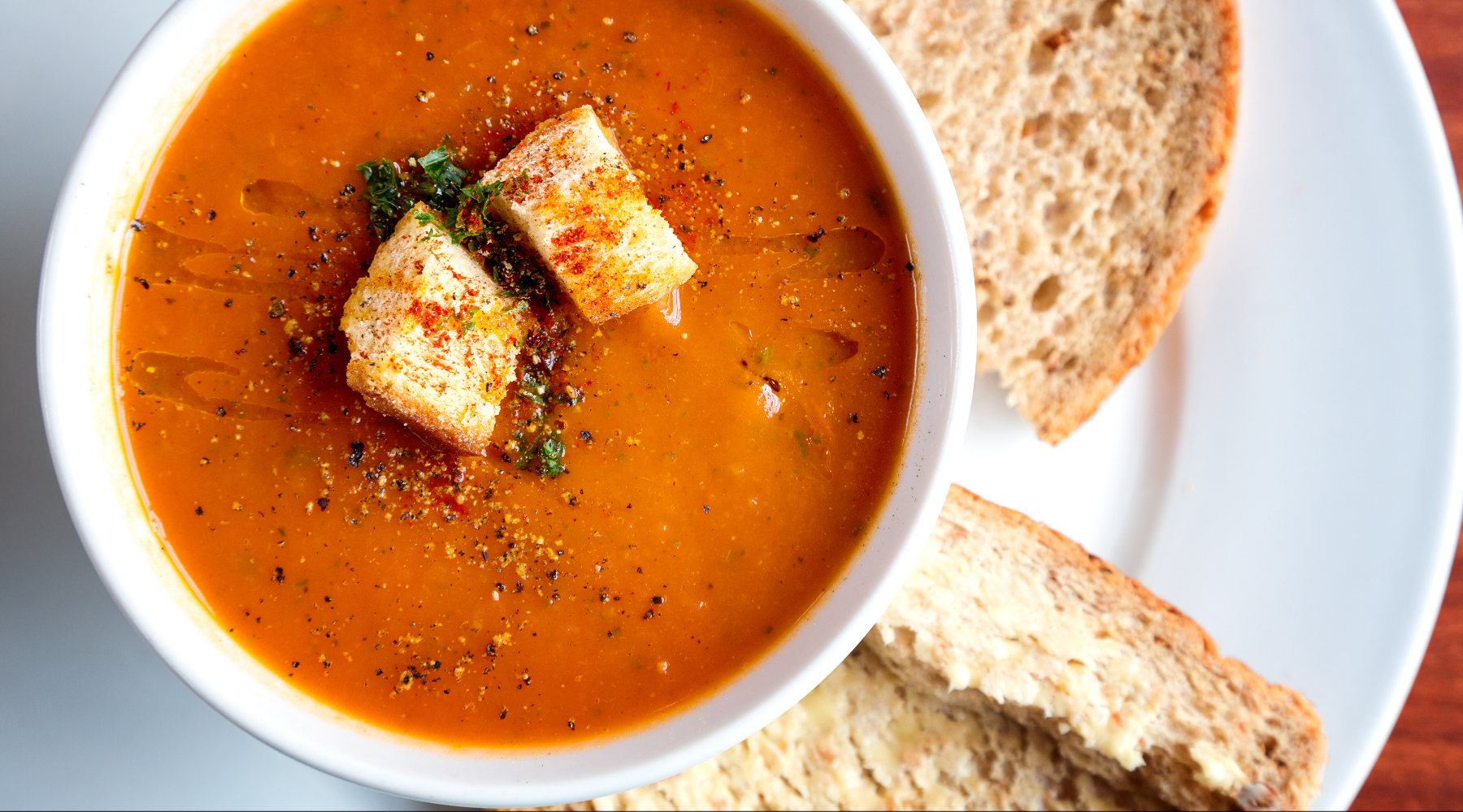 Tomaten- und Linsensuppe mit Croutons | Arla - Rezept | Arla Foods