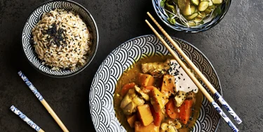 Umamia, mausteisuutta ja raikkautta – japanilainen curry modernilla otteella.