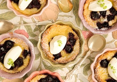 Kirsikka-clafoutis-leivonnaiset