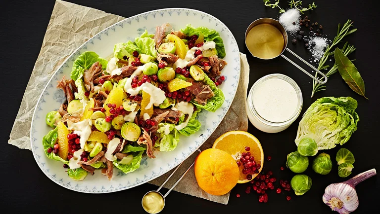 Salat af ristede rosenkål, appelsin og sprængte andelår