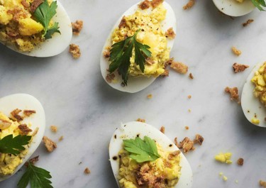 Täytetyt kananmunat currylla