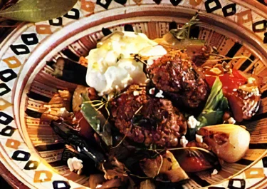 Köttfärsbiffar med getostyoghurt