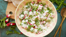 Kartoffelsalat med radiser og nye kartofler