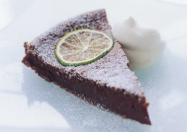 Fettsnål kladdkaka med lime