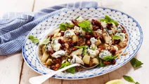 Ljummen vetesallad med päron och ädelost