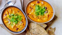 Ostegratineret tomatsuppe med sprøde tortillas