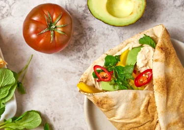 Wrap med harissa och mango