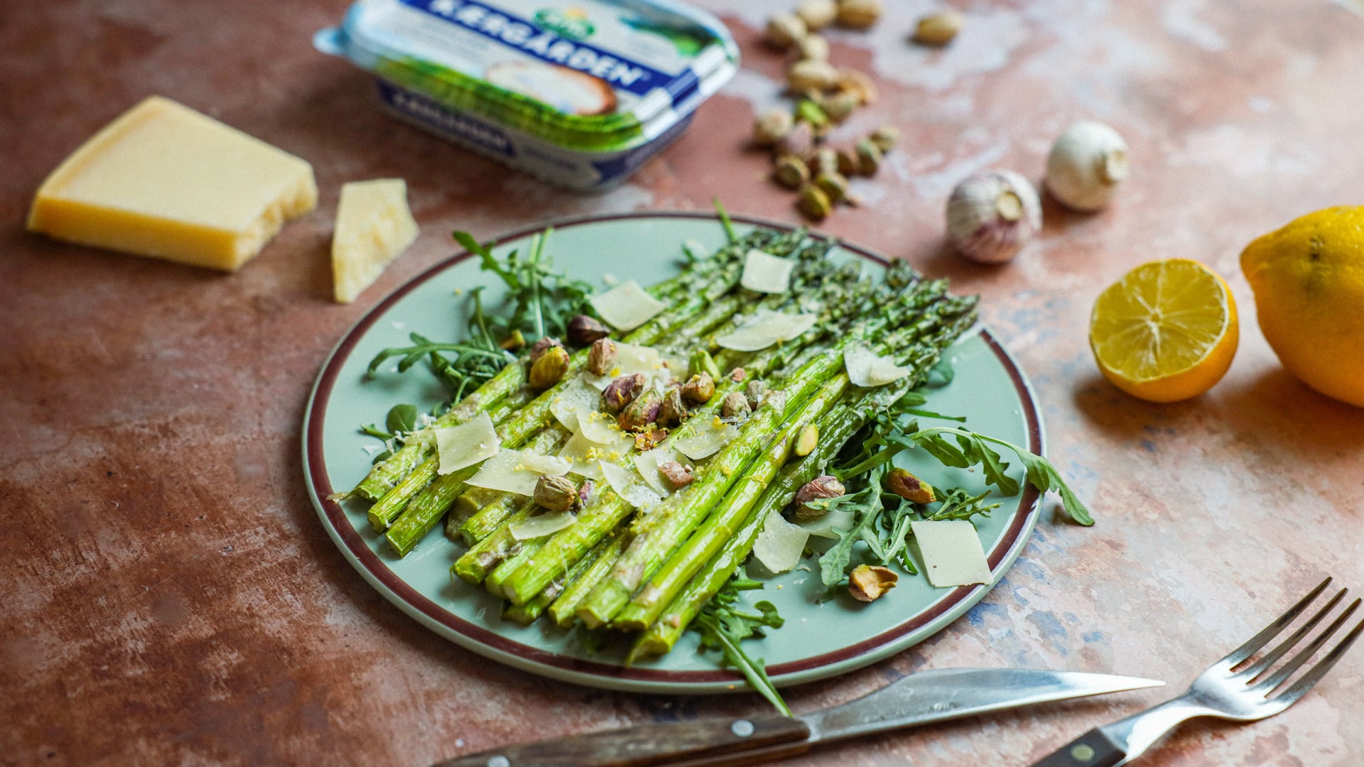 Überbackener Spargel mit Parmesan