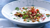 Kold yoghurtsuppe med rogn-topping