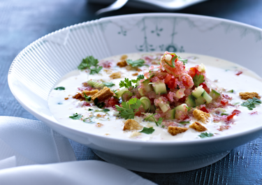 Kold yoghurtsuppe med rogn-topping