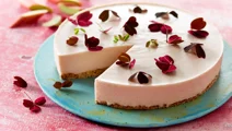 Rabarbermousse på sprød kiksebund