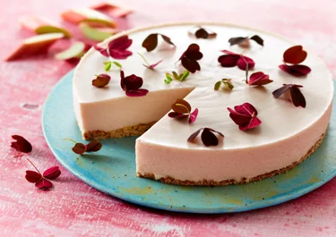 Rabarbermousse på sprød kiksebund