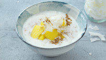 Skyrgrød med spelt, mango og kokos