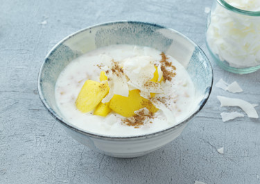 Skyrgrød med spelt, mango og kokos