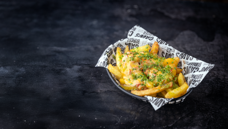 Loaded Fries mit Queso Fundido