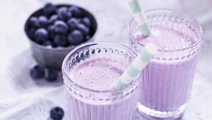 Blauwe bessen proteïneshake met gember