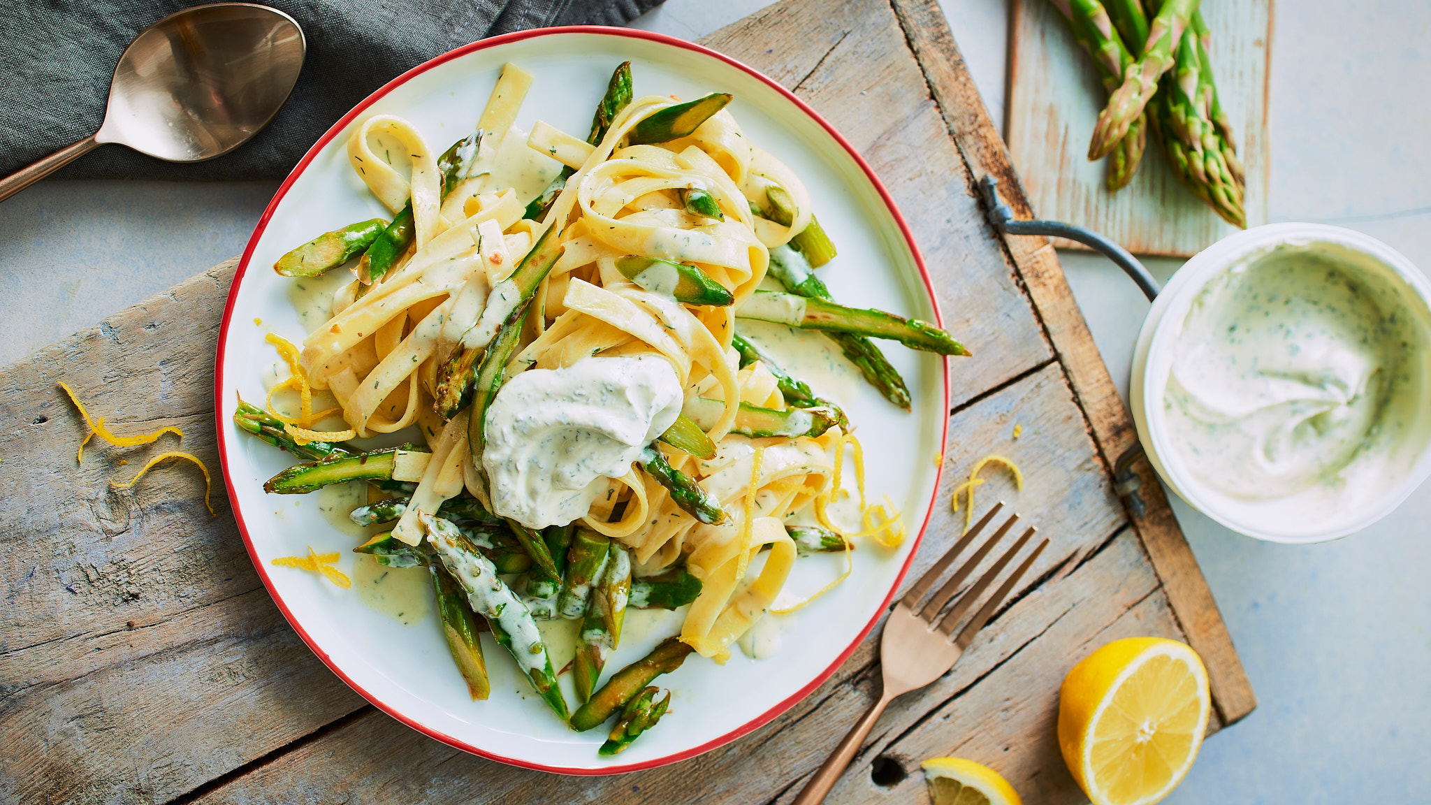 Tagliatelle mit grünem Spargel - Rezept | Arla Foods