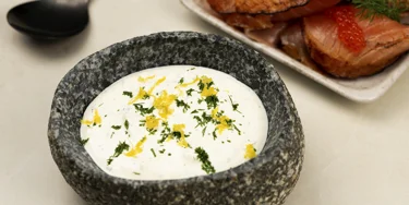 Perinteet kunniaan! Sitruunan ja tillin makuyhdistelmä maistuu vuodesta toiseen niin lounailla kuin á la cartessa.