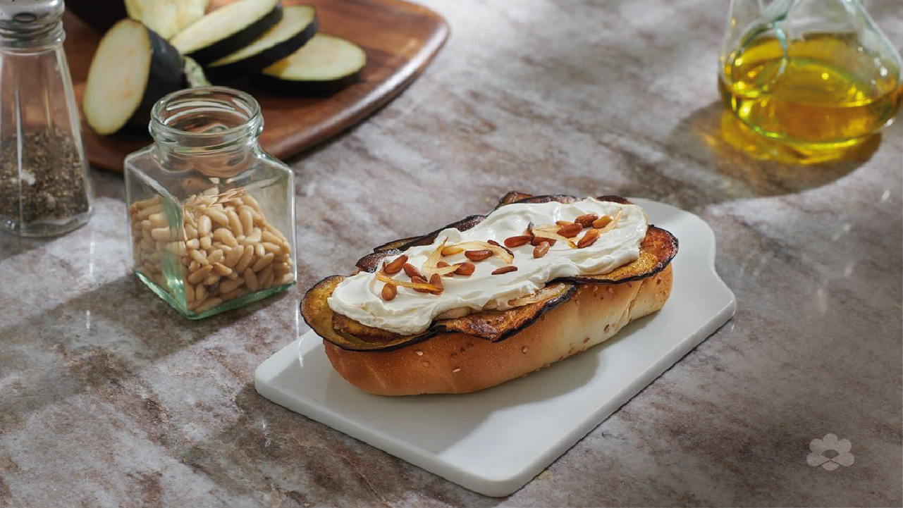 خبز الصمون بلبنة بوك