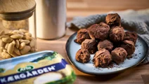 Dunkle Salzkaramell-Pralinen mit Arla Kærgården®