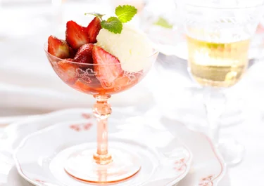 Flädermousse med jordgubbar