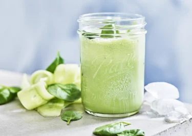 Smoothie med spenat och gurkjuice