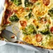 Broccoligratäng med ost och småtomater
