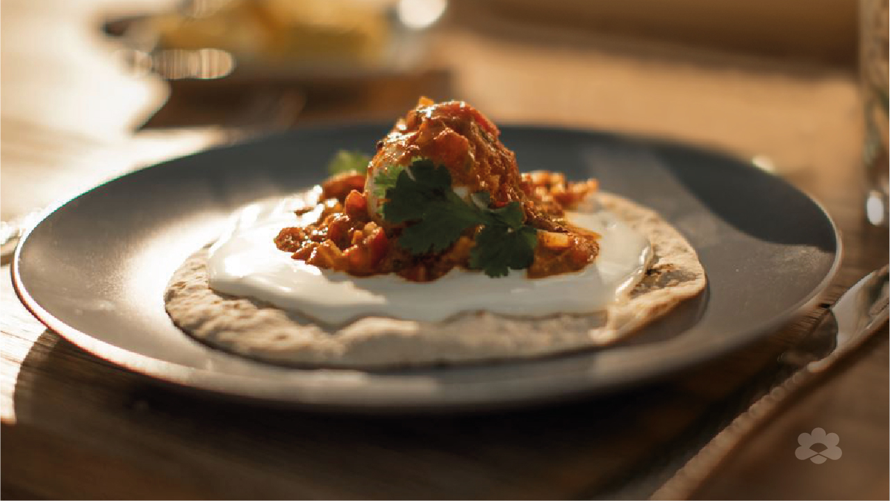 لفائف الشباتي مع بيض الماسلا والجبن القابل للدهن