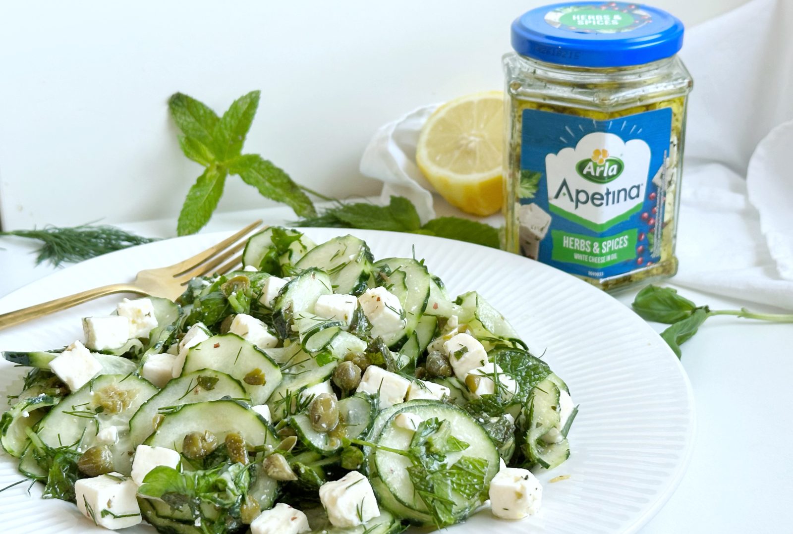 Ensalada de pepino con queso Arla Apetina Finas Hierbas