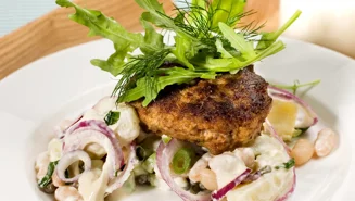 Pannbiff med krämig bön- och potatissallad