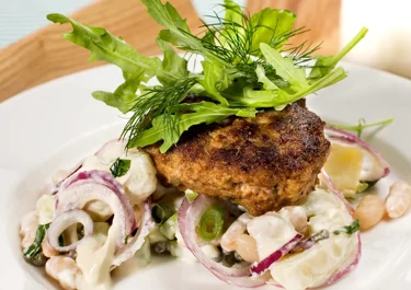 Pannbiff med krämig bön- och potatissallad