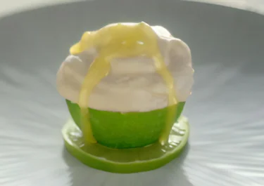 Limeglass med syrlig sås