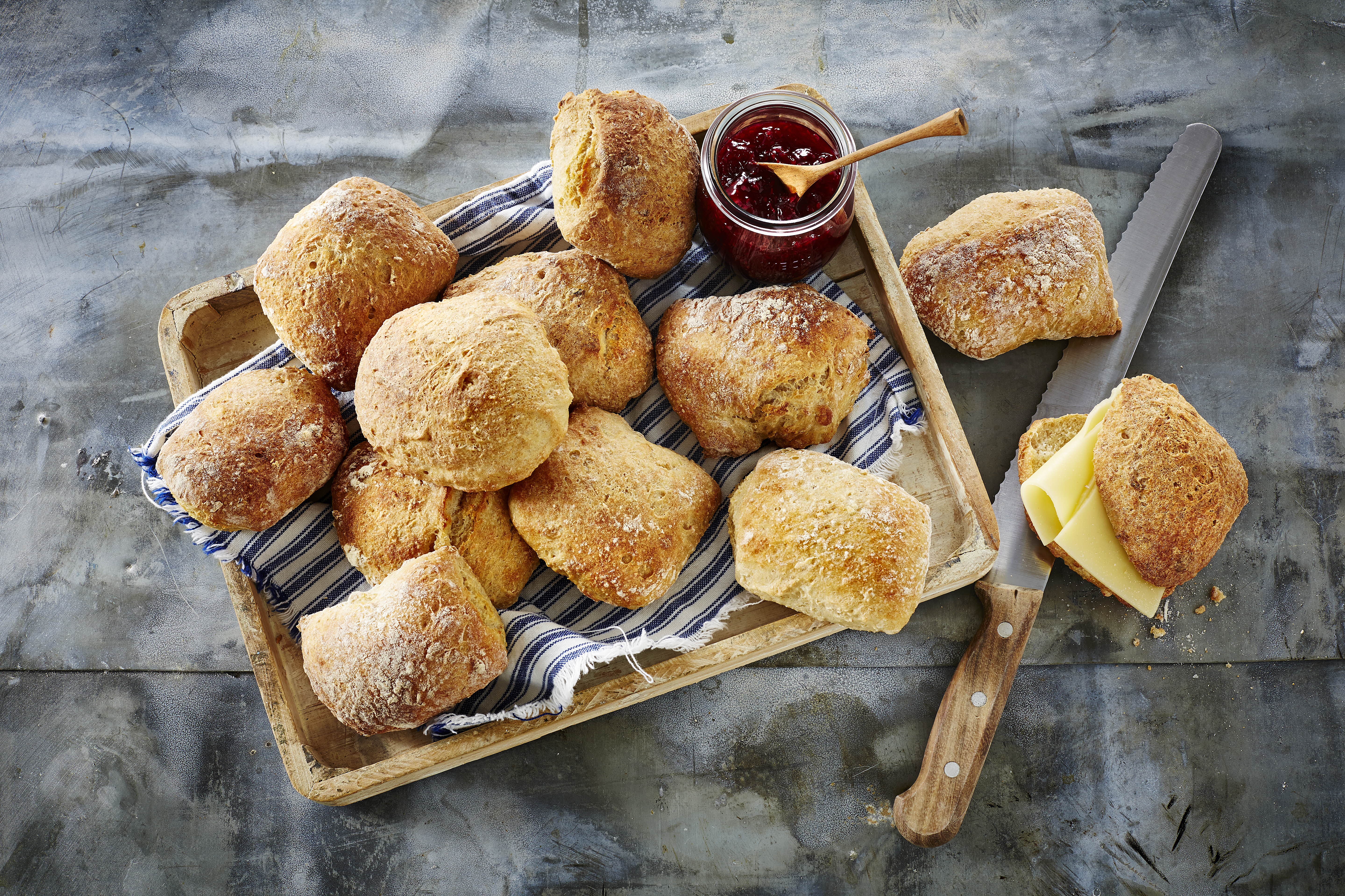 Arla® Skyr Frühstücksbrötchen mit Äpfeln