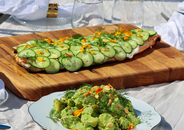 Grillattu lohi jogurtti- kastikkeella