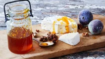 Tryffelost med fikon, valnötter och apelsinhonung