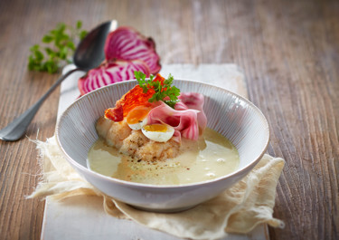 Bagt torsk i sennepssuppe med bolsjebeder