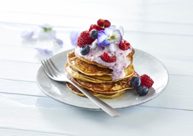 Banana Pancakes With Skyr and Berries